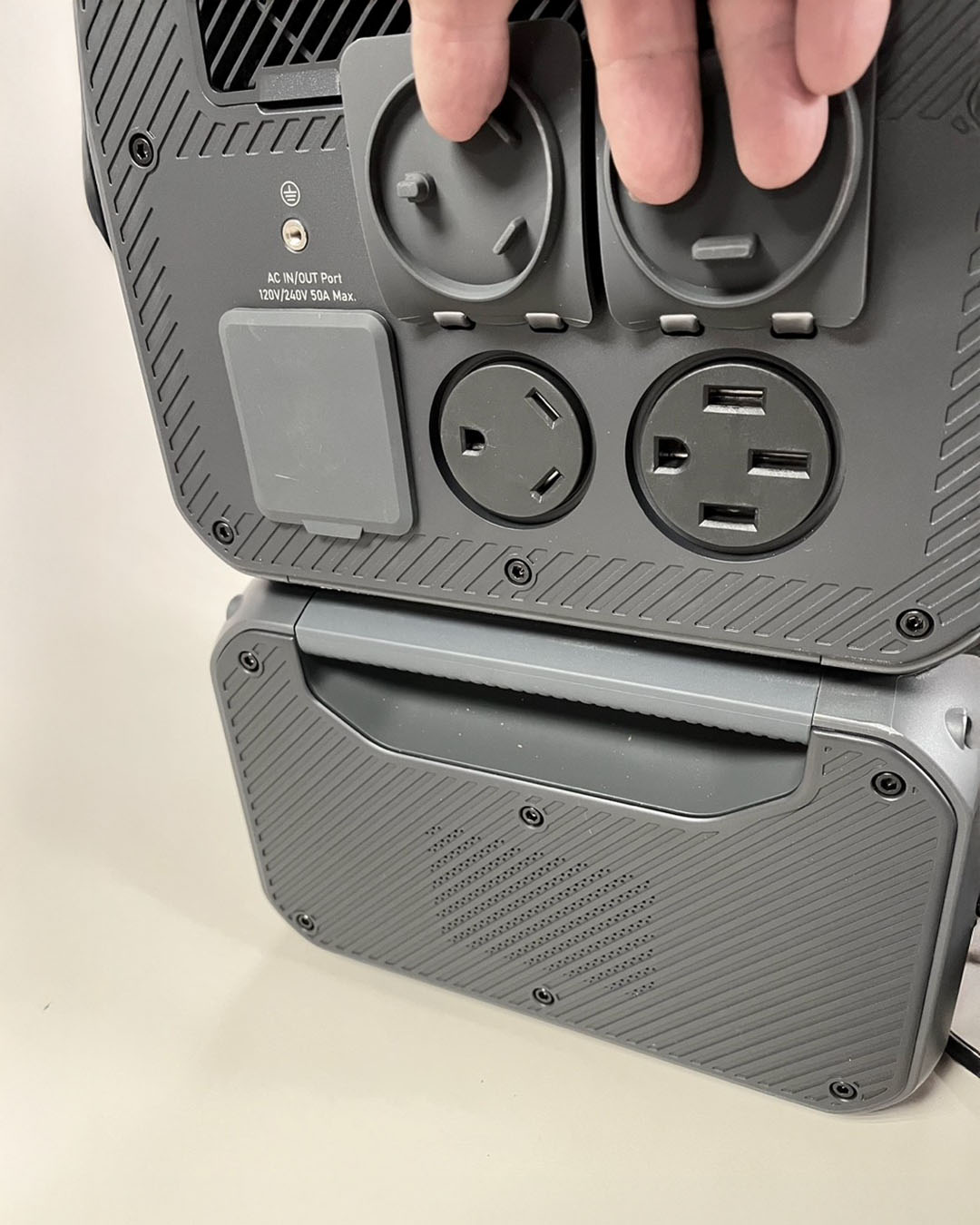 This unit comes with a 30A and a 50A outlet This unit comes with a 30A and a 50A outlet.