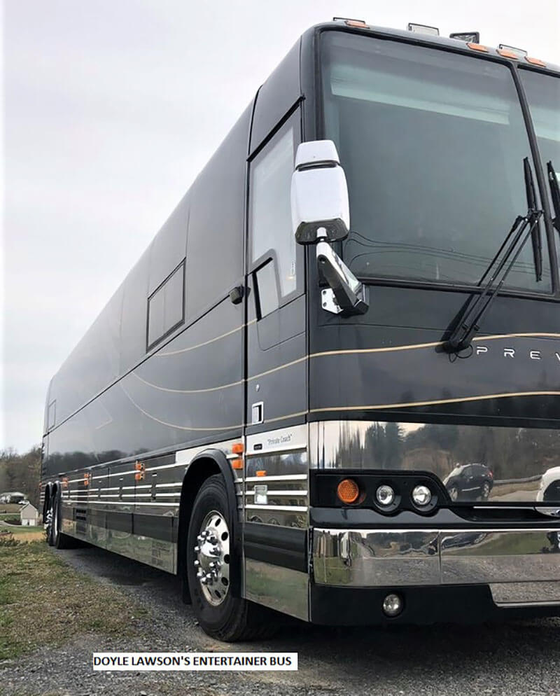 A new Prevost owned by Doyle Lawson.