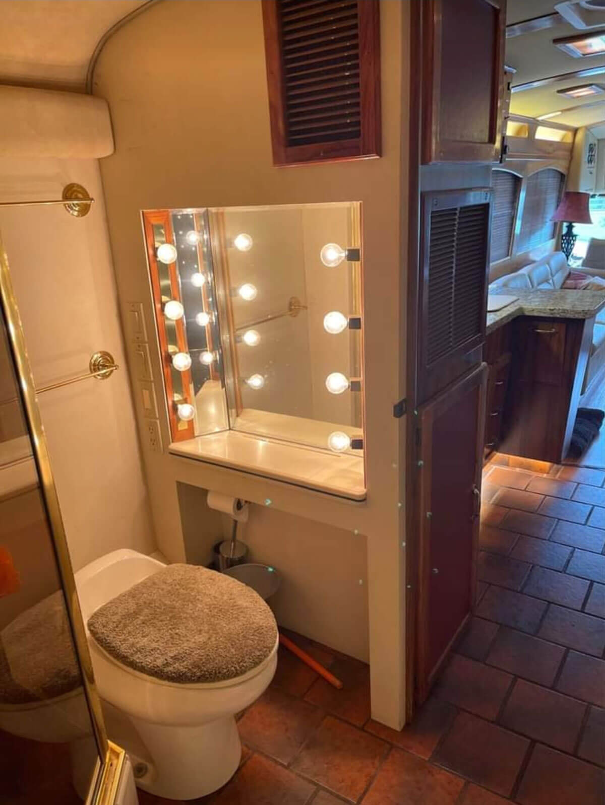 This image has an empty alt attribute; its file name is The-toilet-seat-has-a-dual-purpose-at-the-vanity.-The-lighting-can-be-adjusted-with-the-swipe-of-a-finger.jpg