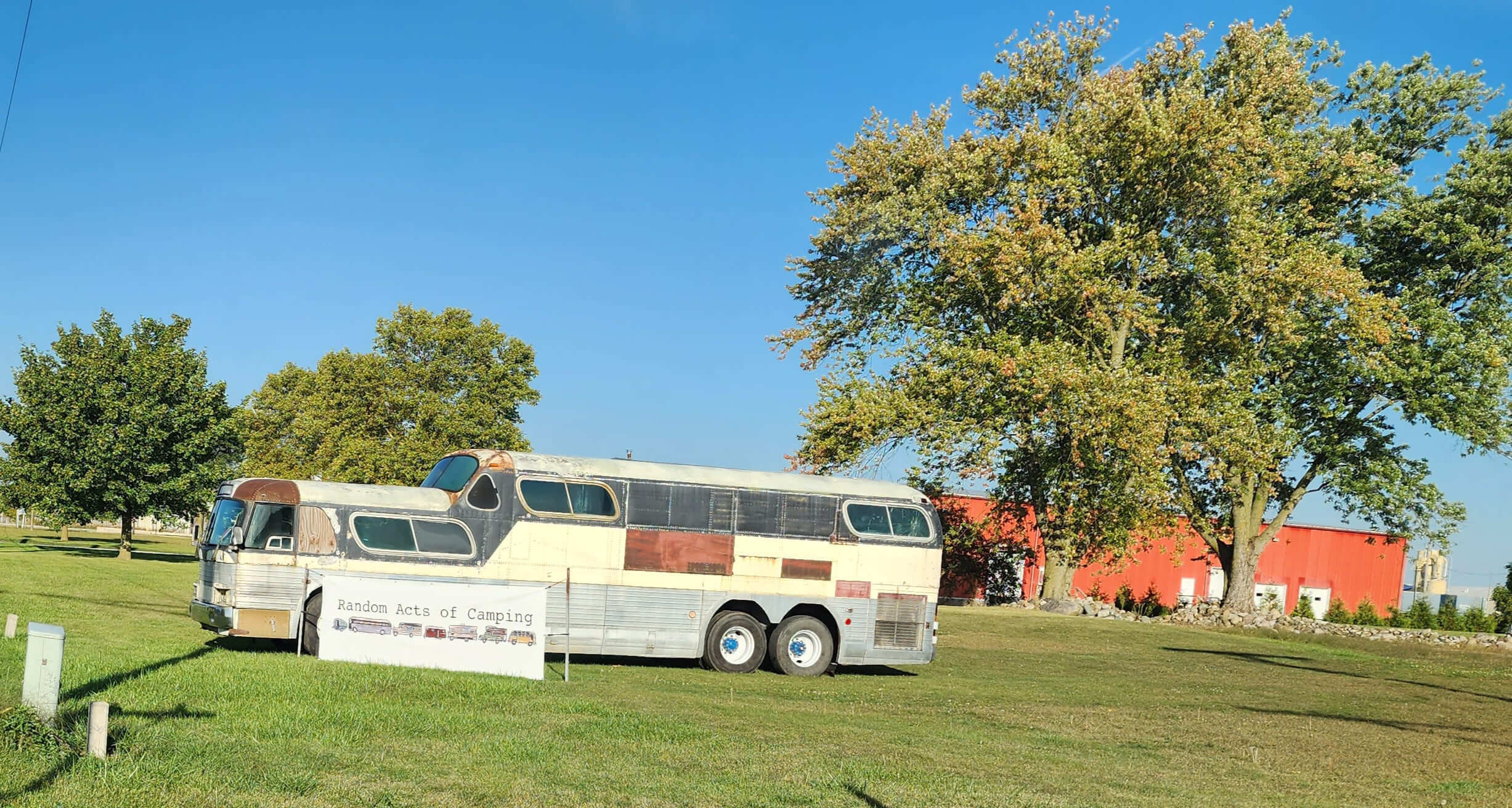 The first indication we were at the right location. There was a Scenicruiser to mark the road entrance. 