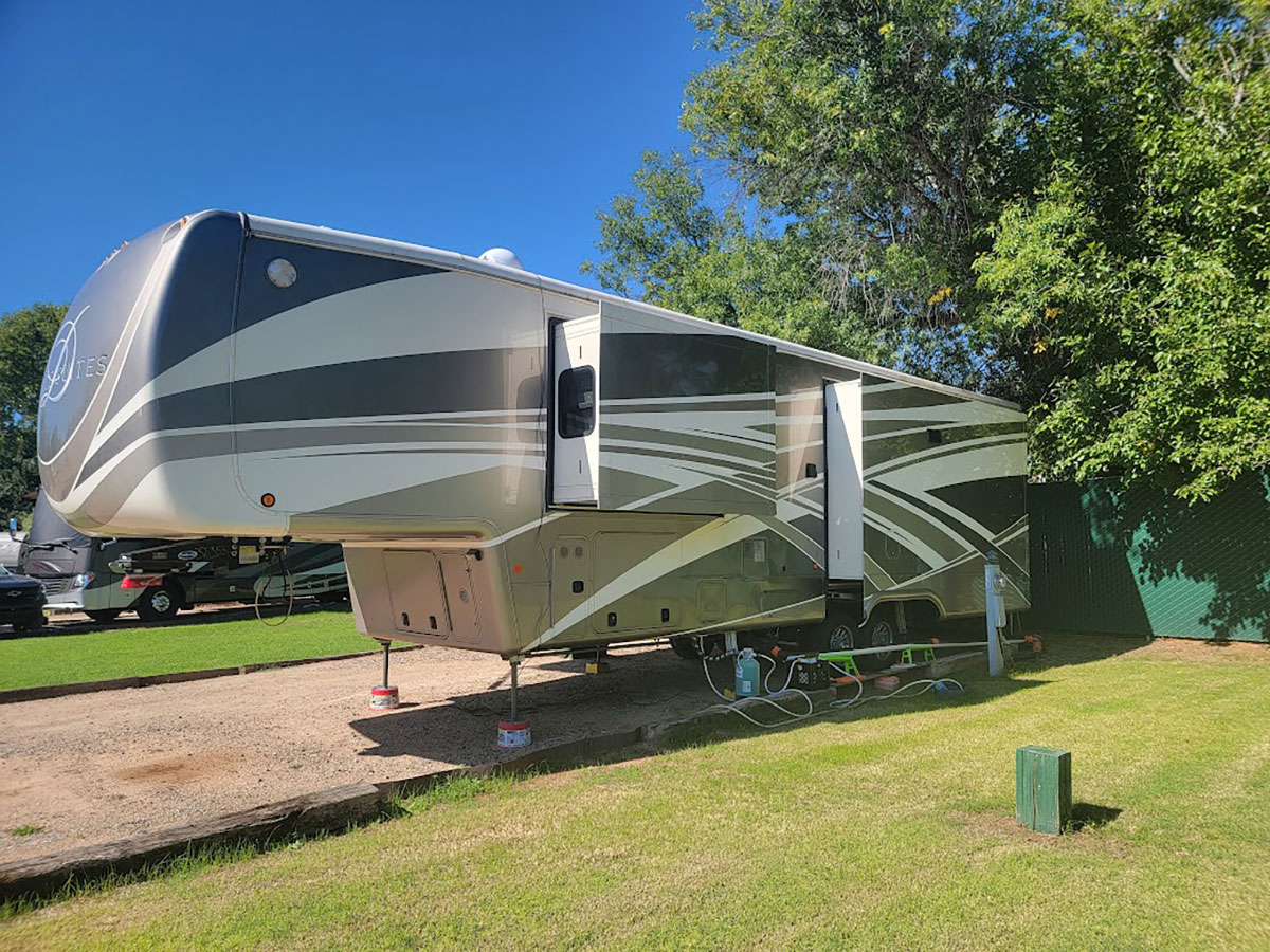 A large 5th-Wheel RV with only one window in the entire side that I can see and apparently none in the bedroom area, at least on this side.