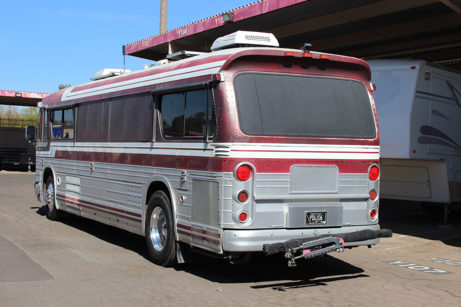 Rear-of-the-bus-showing-the-tow-bar-1.jpg