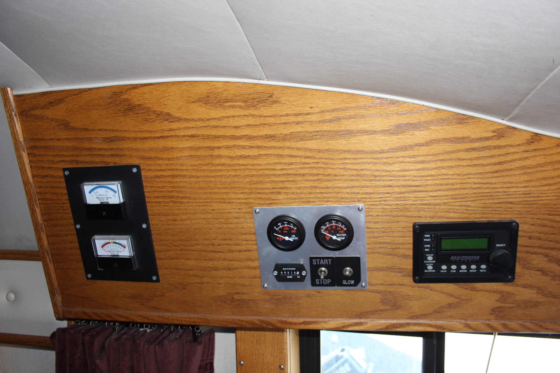 Solar-generator-and-inverter-monitors-1.jpg