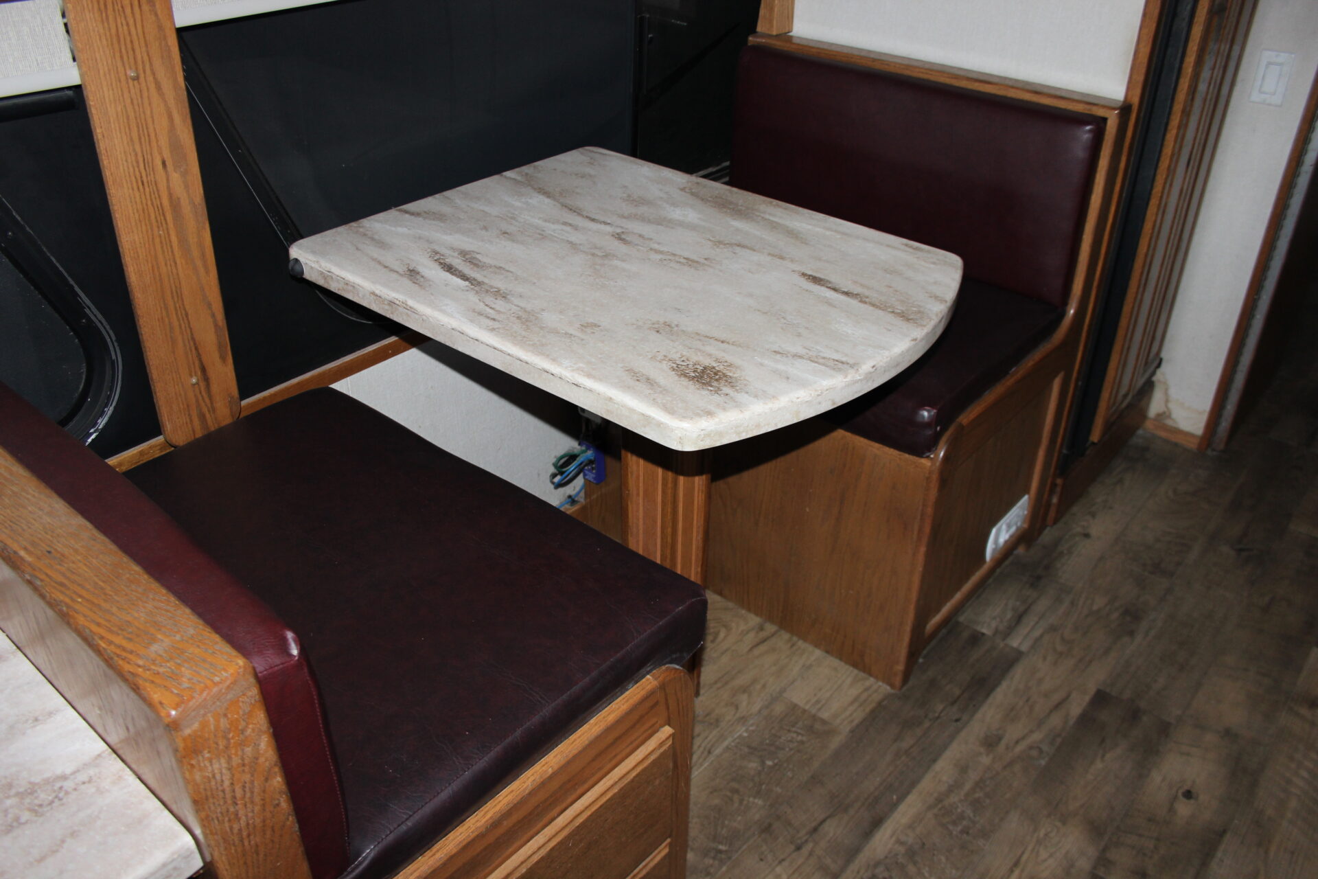 dinette-1.jpg