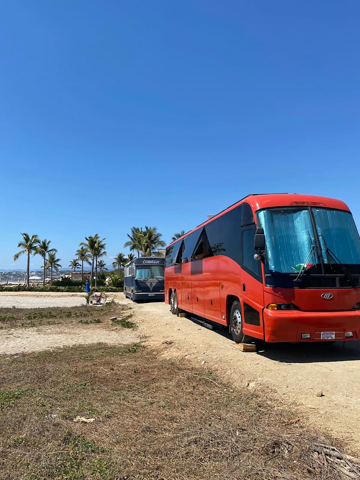 Puerto Escondido free parking on the beach with Obelix friends of Quebec.